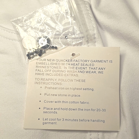 NWT DreamJeannes By Quacker Factory Stretch White Capri Pants Bling Small - Picture 7 of 7